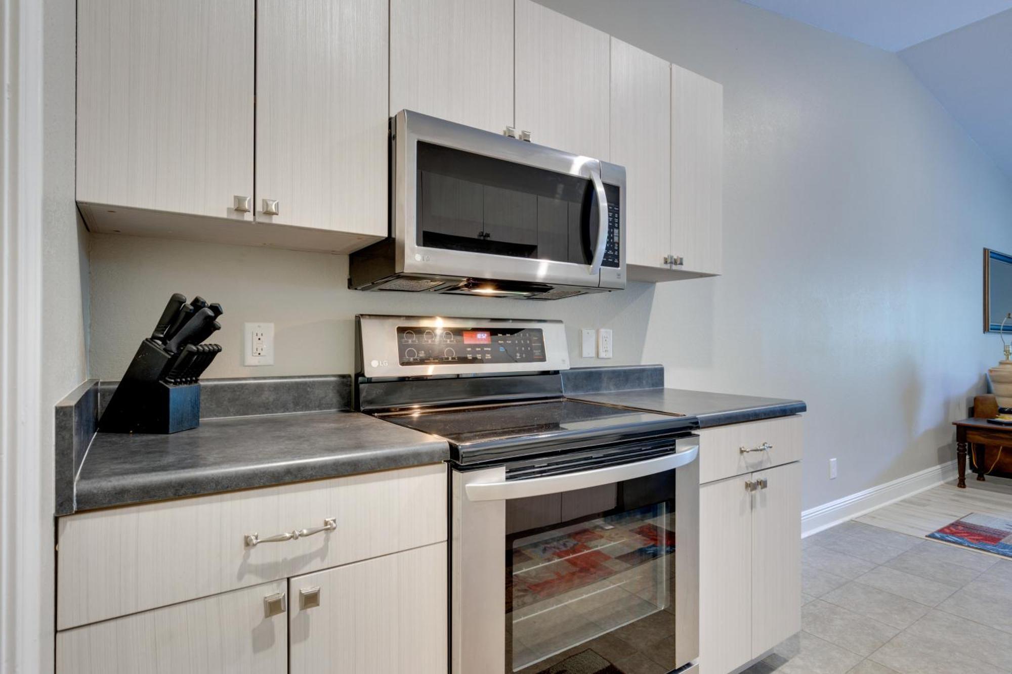 Dog-Friendly Pensacola Duplex About 7 Mi To Downtown Apartment Bagian luar foto